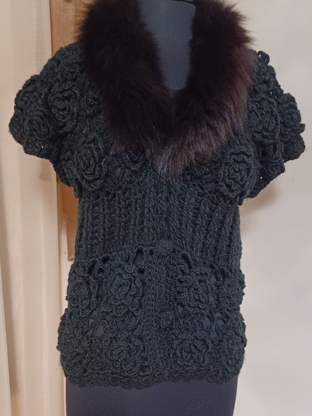NWOT Love Token Acrylic & Wool Crochet Cabbage Rose Cap Sleeve Vest Fox Collar